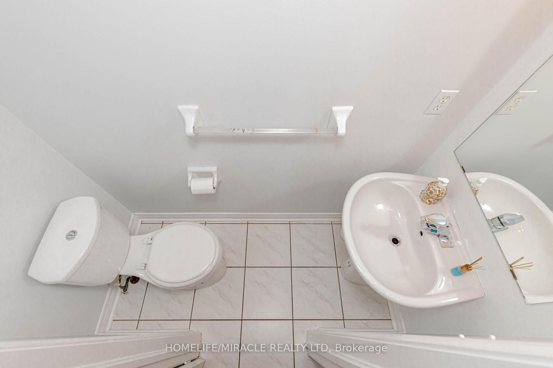 Photo 7 of 41 Sunny Glen Crescent, Brampton, Northwest Sandalwood Parkway — HOMEH
