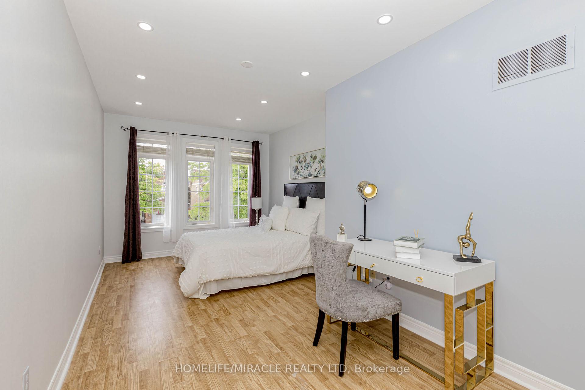 Photo 12 of 41 Sunny Glen Crescent, Brampton, Northwest Sandalwood Parkway — HOMEH