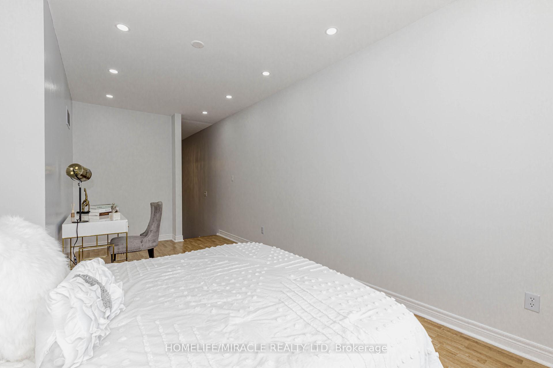 Photo 9 of 41 Sunny Glen Crescent, Brampton, Northwest Sandalwood Parkway — HOMEH