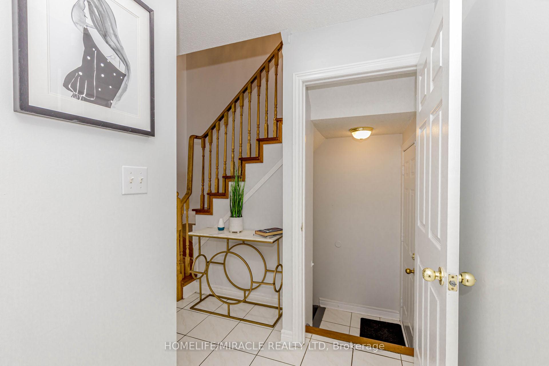 Photo 24 of 41 Sunny Glen Crescent, Brampton, Northwest Sandalwood Parkway — HOMEH