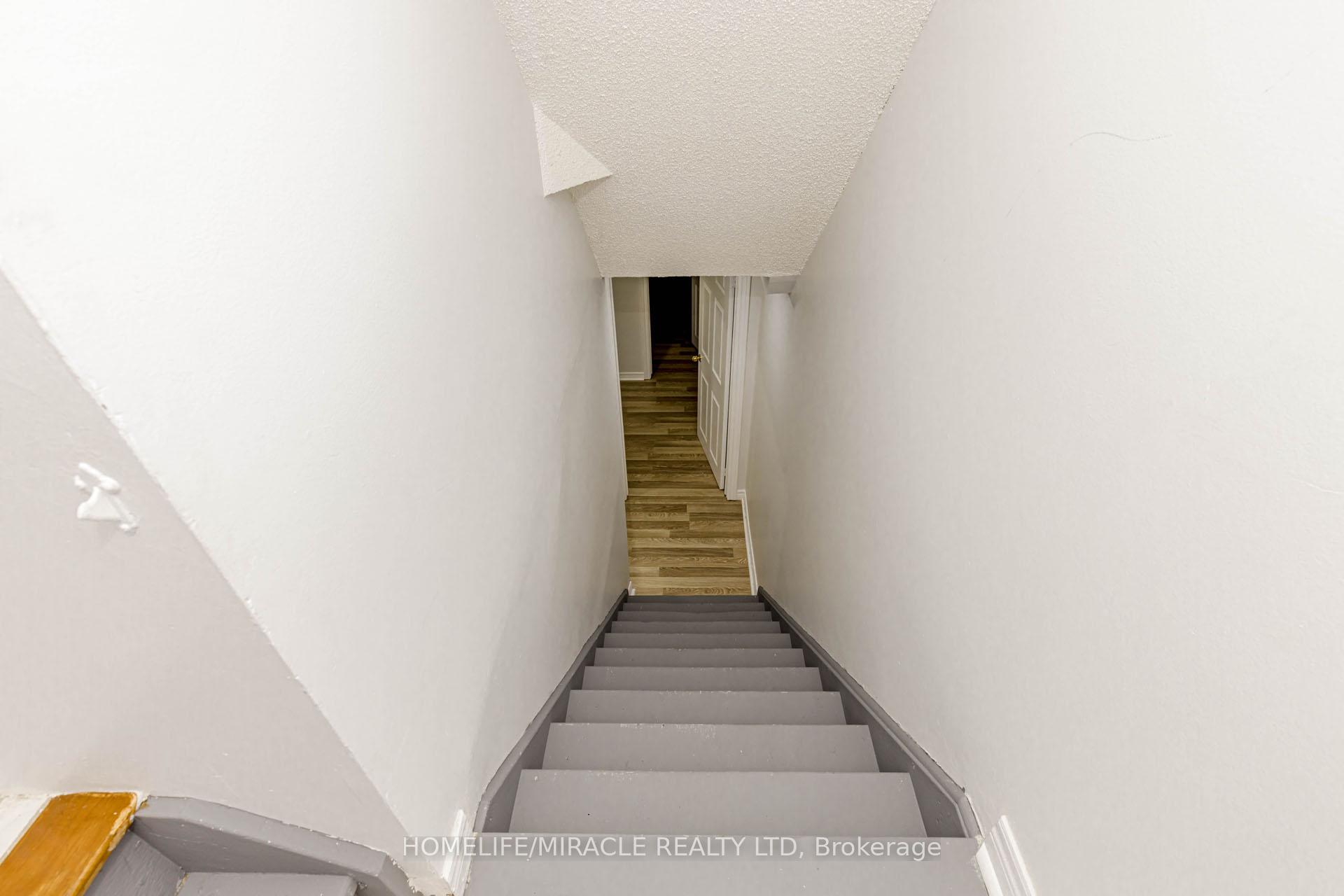 Photo 25 of 41 Sunny Glen Crescent, Brampton, Northwest Sandalwood Parkway — HOMEH