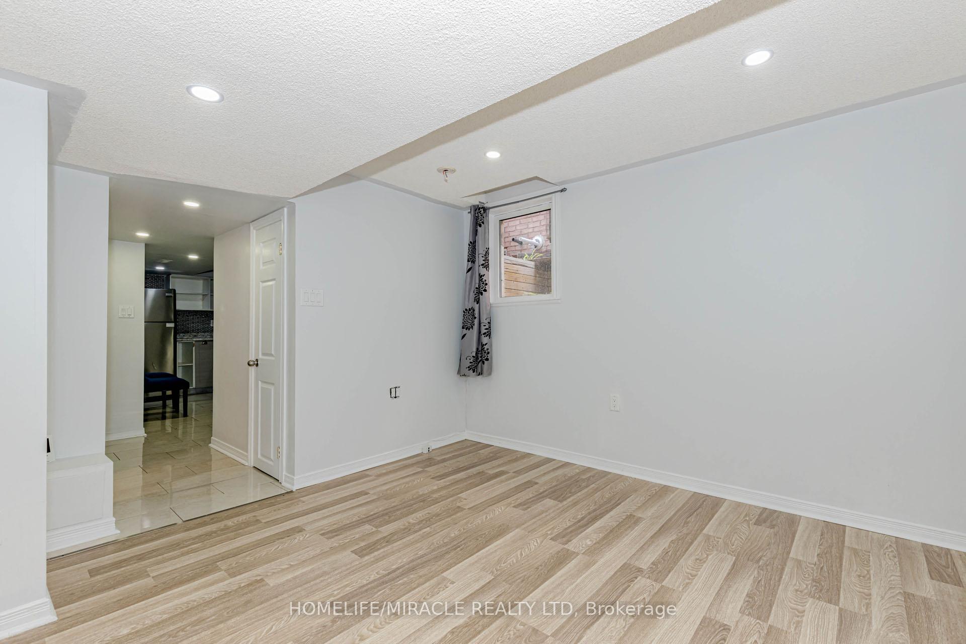 Photo 38 of 41 Sunny Glen Crescent, Brampton, Northwest Sandalwood Parkway — HOMEH