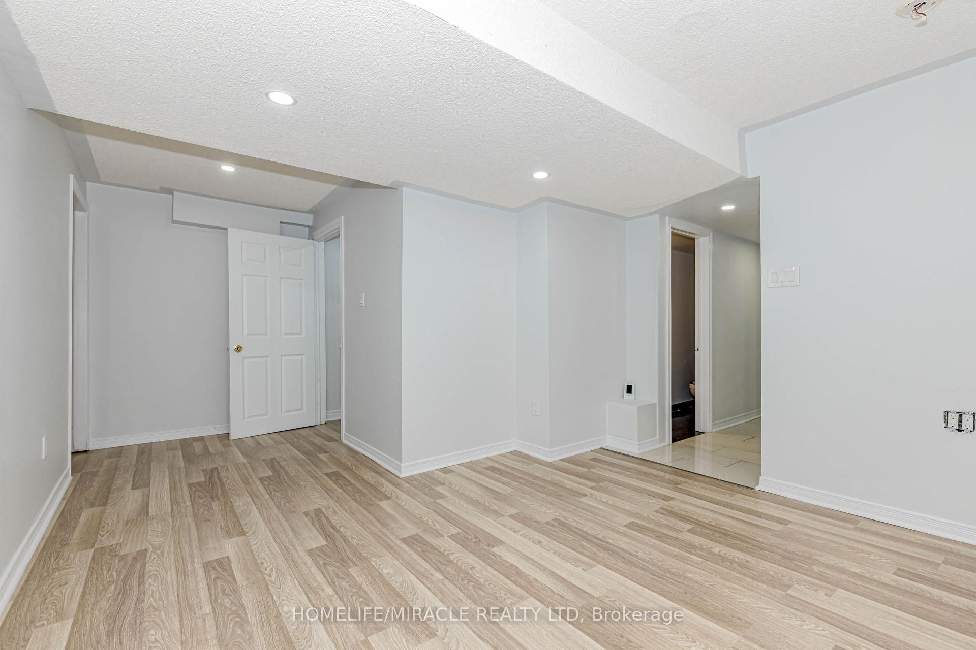 Photo 31 of 41 Sunny Glen Crescent, Brampton, Northwest Sandalwood Parkway — HOMEH