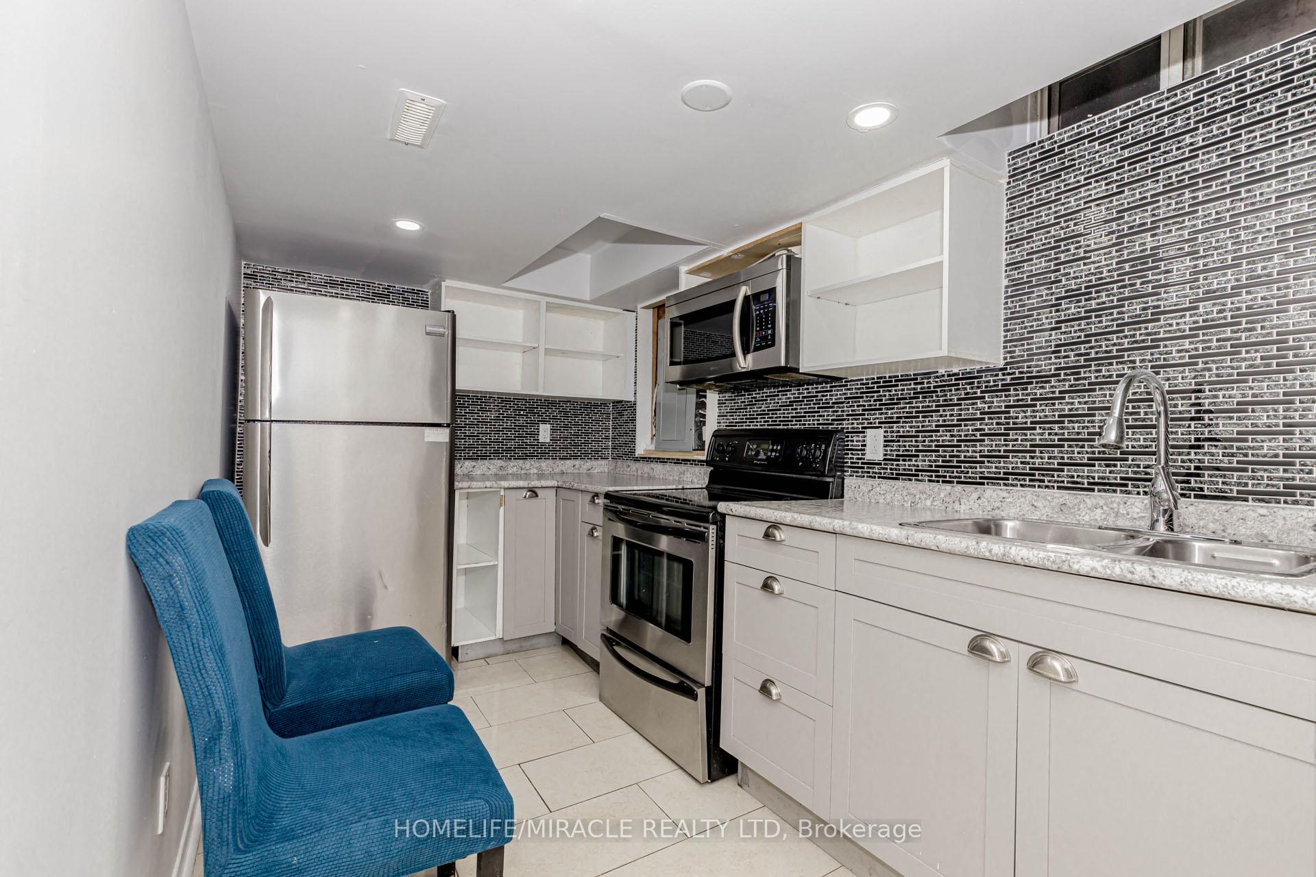 Photo 29 of 41 Sunny Glen Crescent, Brampton, Northwest Sandalwood Parkway — HOMEH