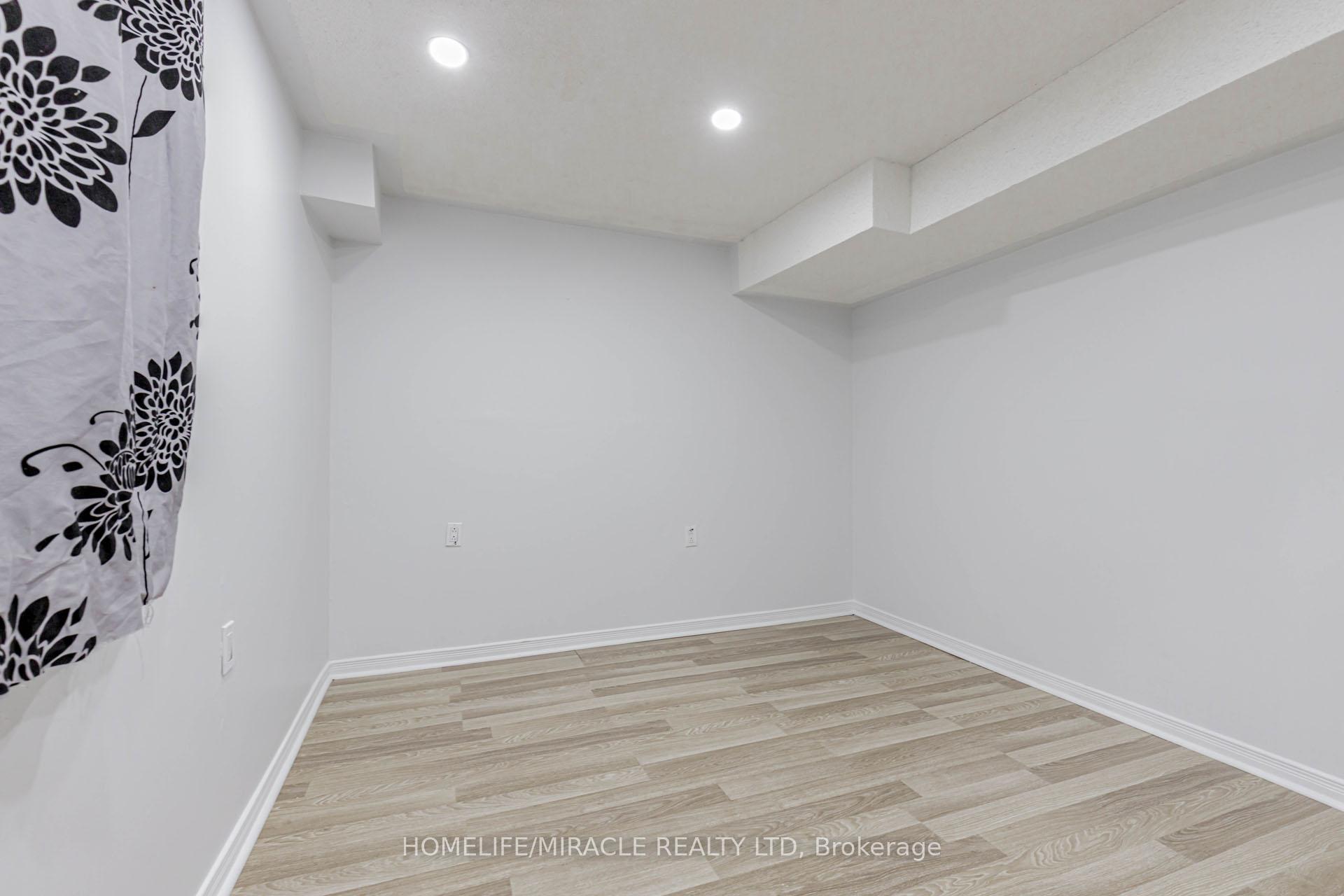 Photo 34 of 41 Sunny Glen Crescent, Brampton, Northwest Sandalwood Parkway — HOMEH