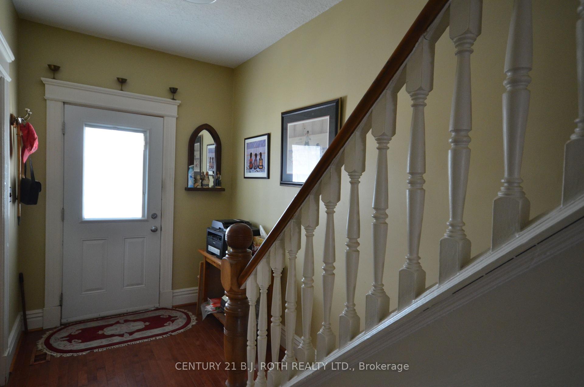 Photo 6 of 32 Mcdonald Street, Barrie, City Centre — HOMEH