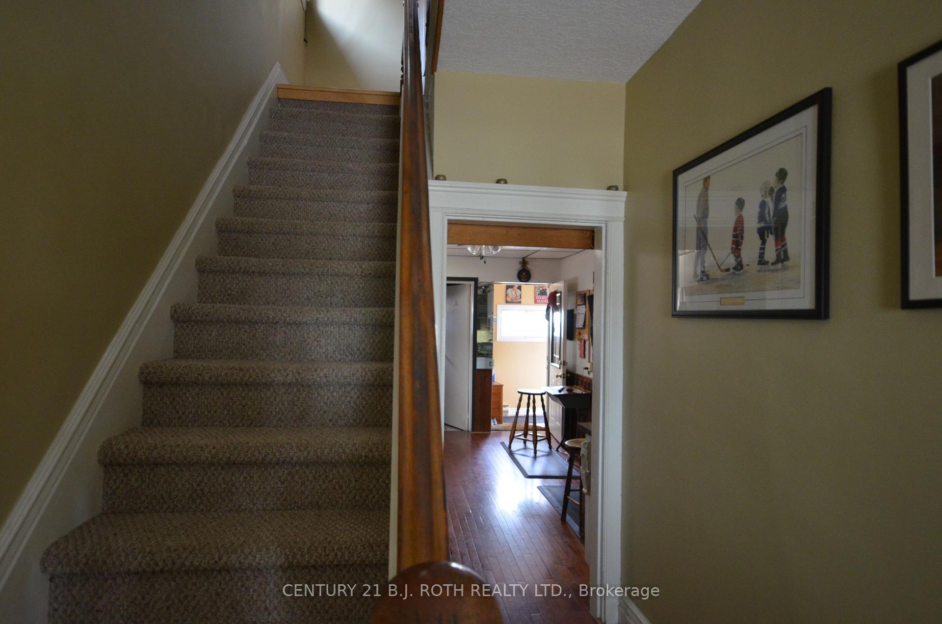 Photo 7 of 32 Mcdonald Street, Barrie, City Centre — HOMEH