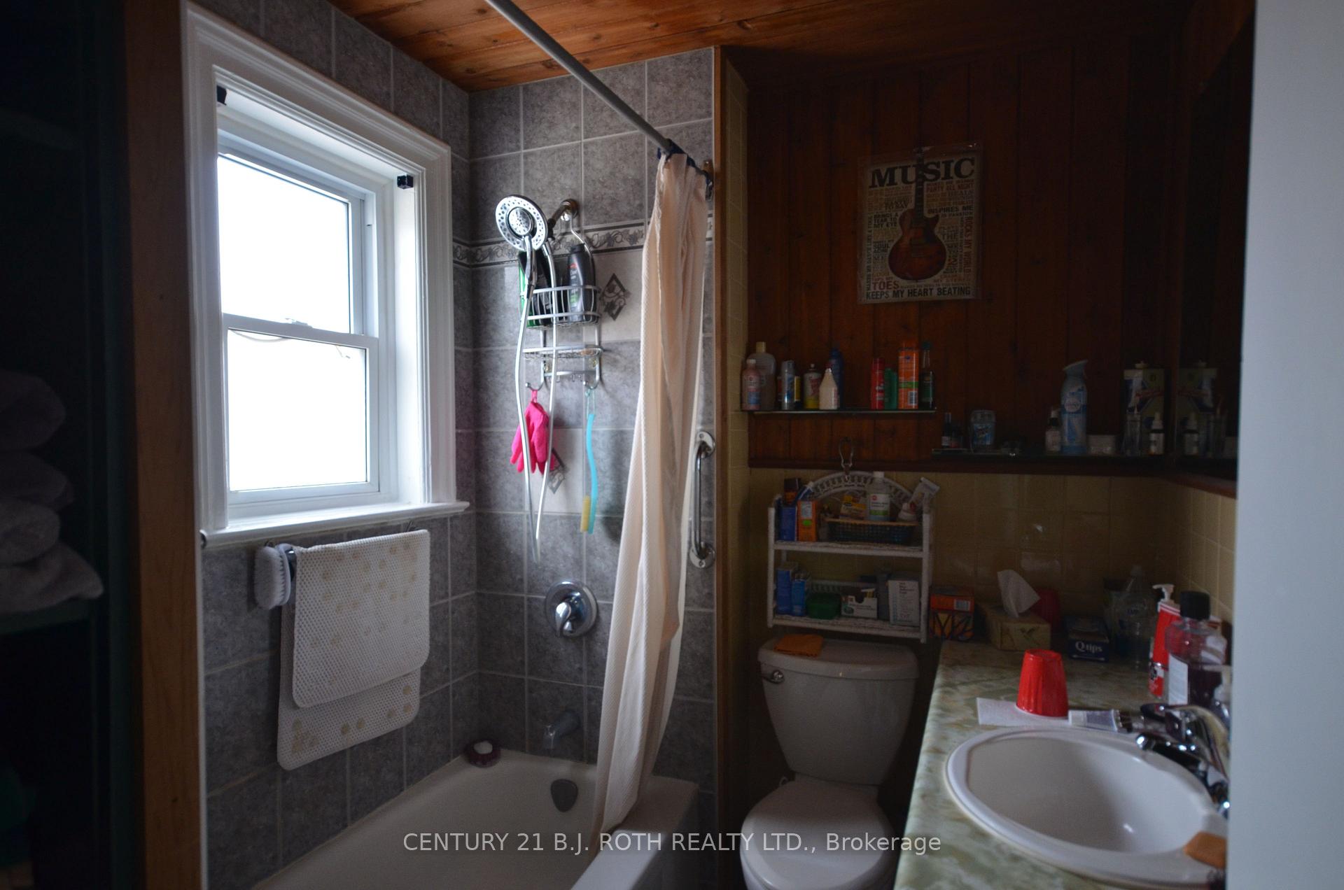 Photo 16 of 32 Mcdonald Street, Barrie, City Centre — HOMEH