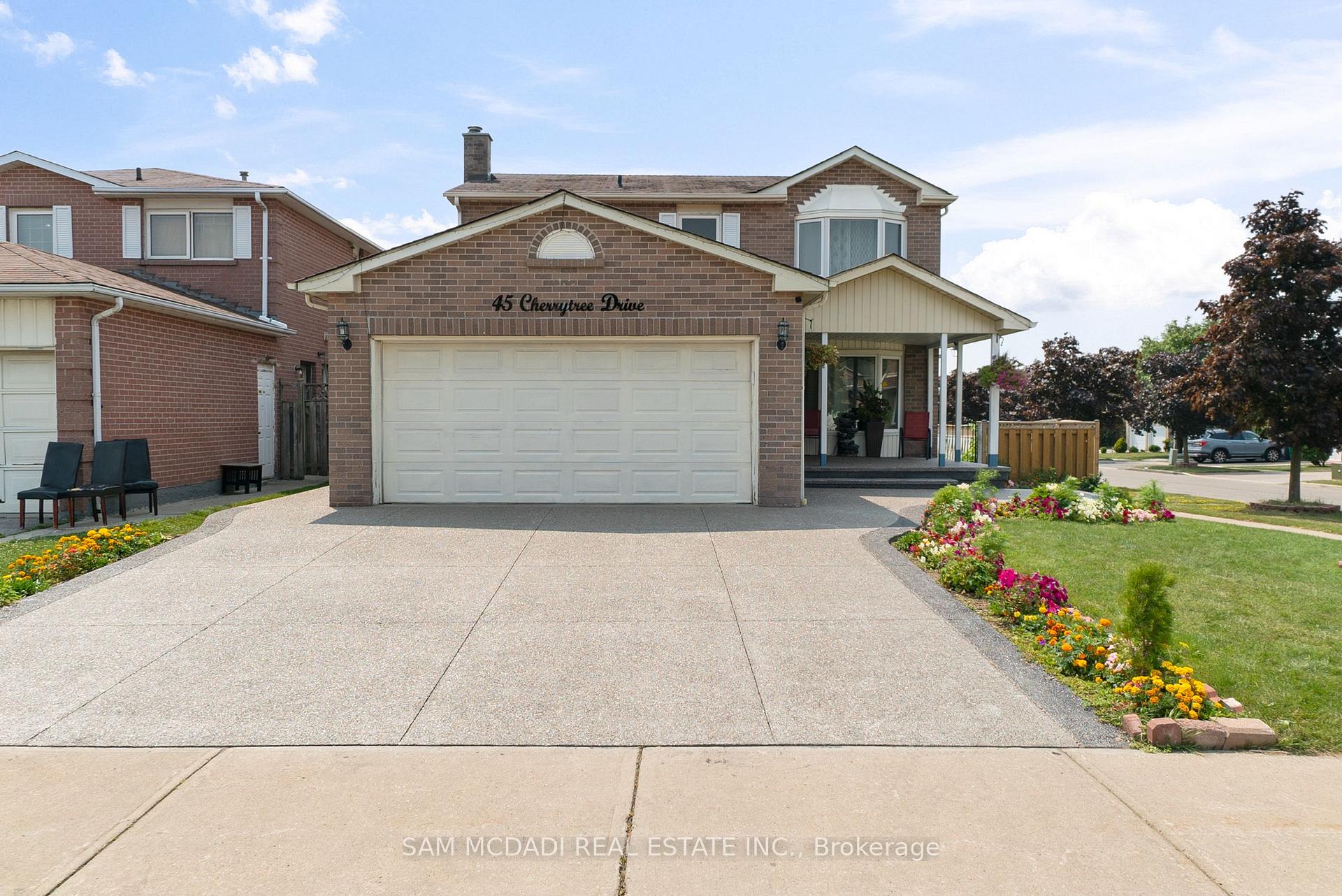 Photo 3 of 45 Cherrytree Drive, Brampton, Fletcher's Creek South — HOMEH