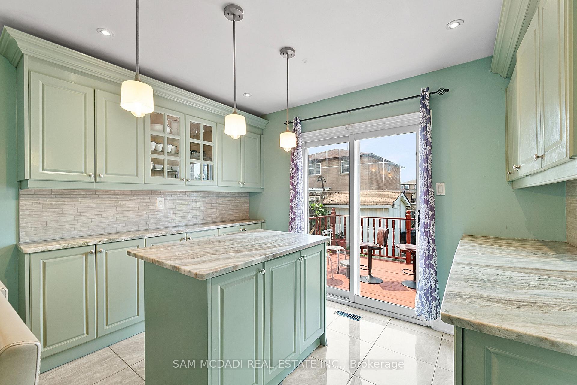 Photo 6 of 45 Cherrytree Drive, Brampton, Fletcher's Creek South — HOMEH