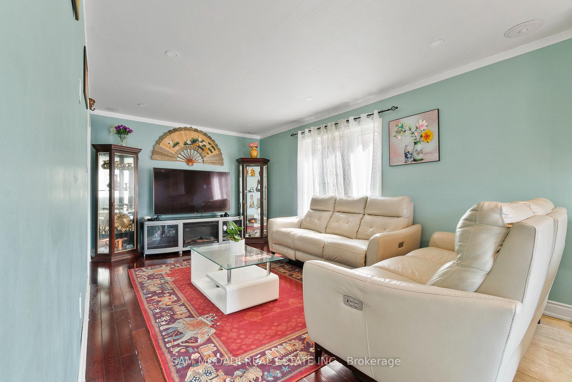 Photo 4 of 45 Cherrytree Drive, Brampton, Fletcher's Creek South — HOMEH
