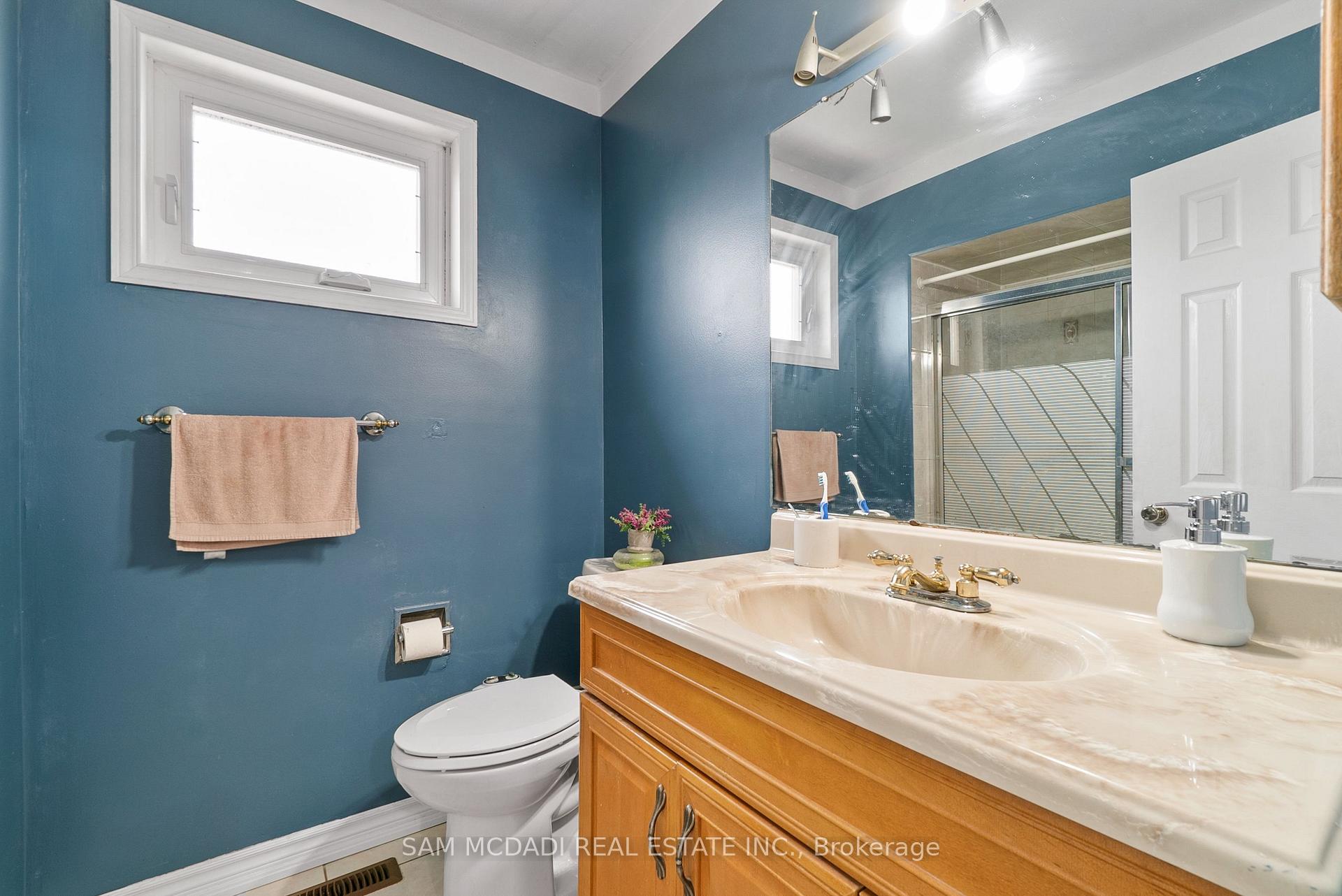 Photo 12 of 45 Cherrytree Drive, Brampton, Fletcher's Creek South — HOMEH