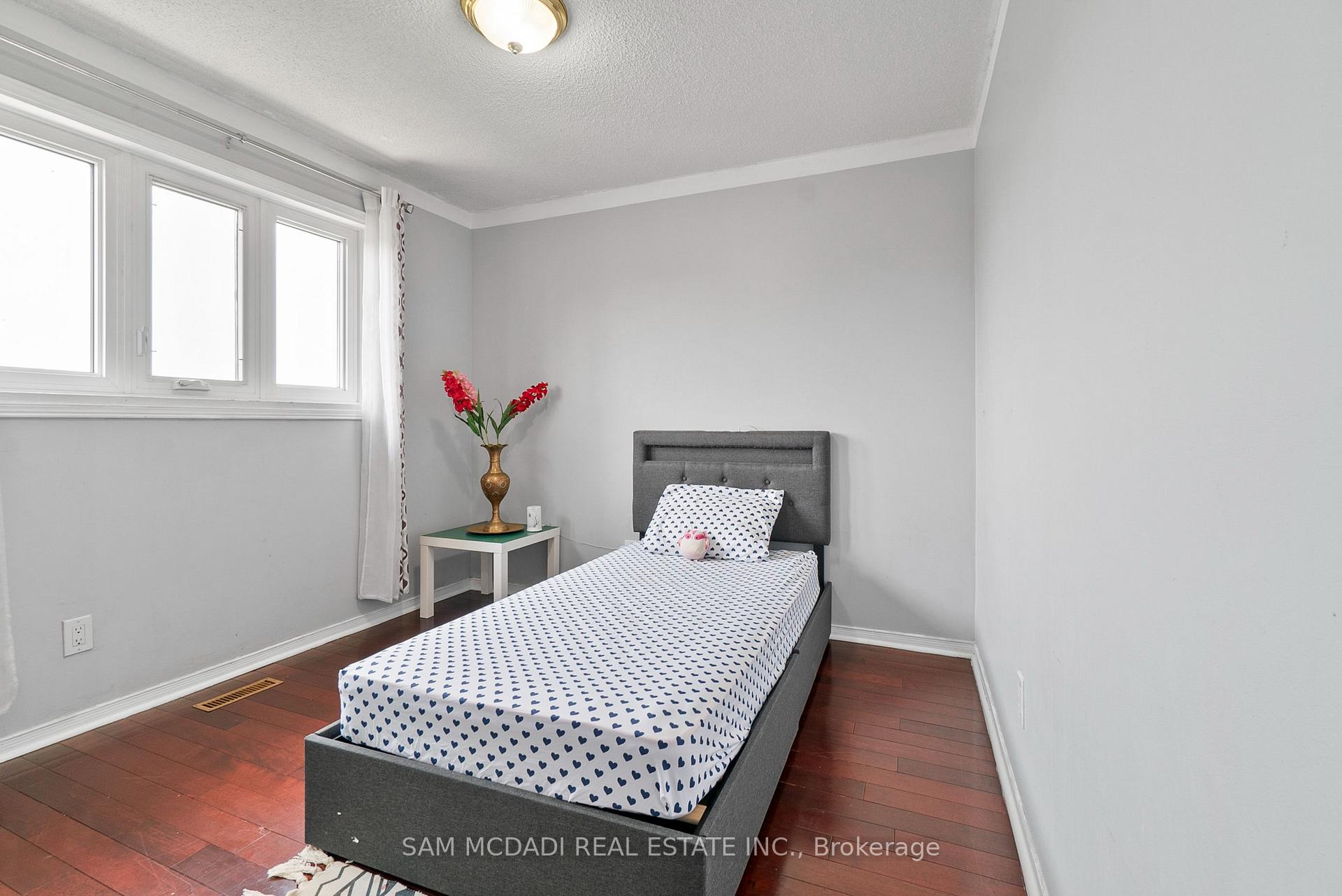 Photo 15 of 45 Cherrytree Drive, Brampton, Fletcher's Creek South — HOMEH
