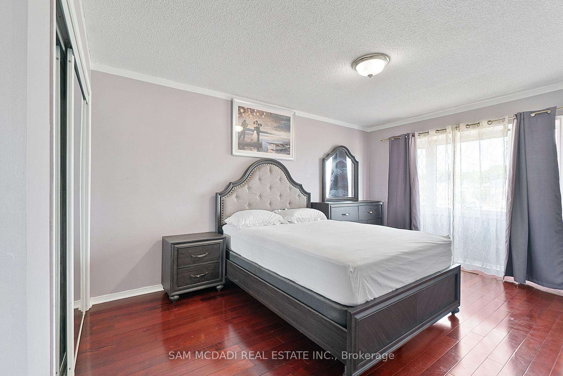 Photo 16 of 45 Cherrytree Drive, Brampton, Fletcher's Creek South — HOMEH