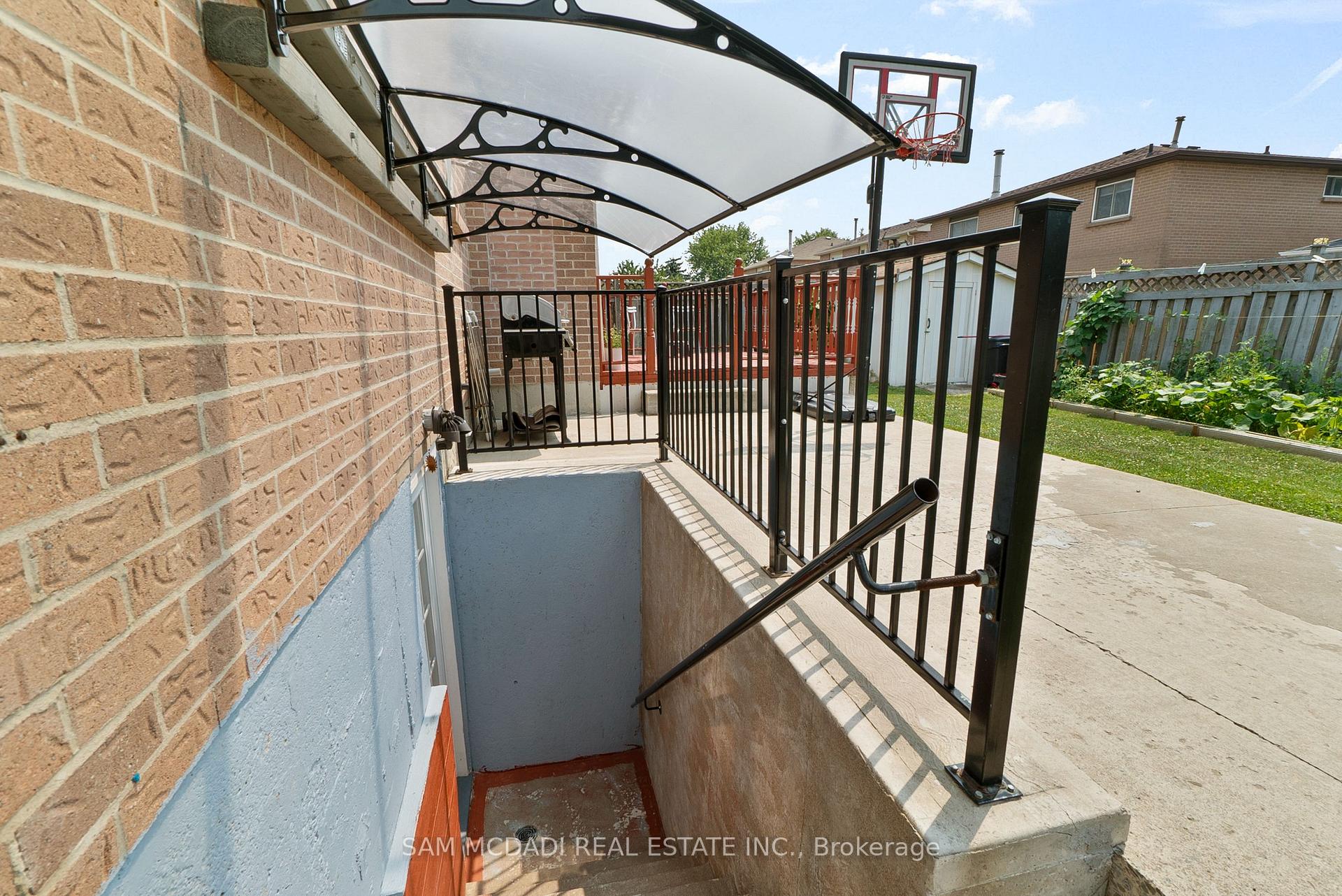 Photo 32 of 45 Cherrytree Drive, Brampton, Fletcher's Creek South — HOMEH
