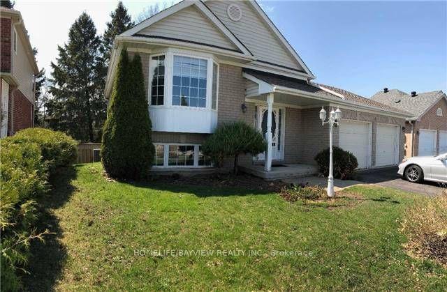 Front of 8 Country Lane