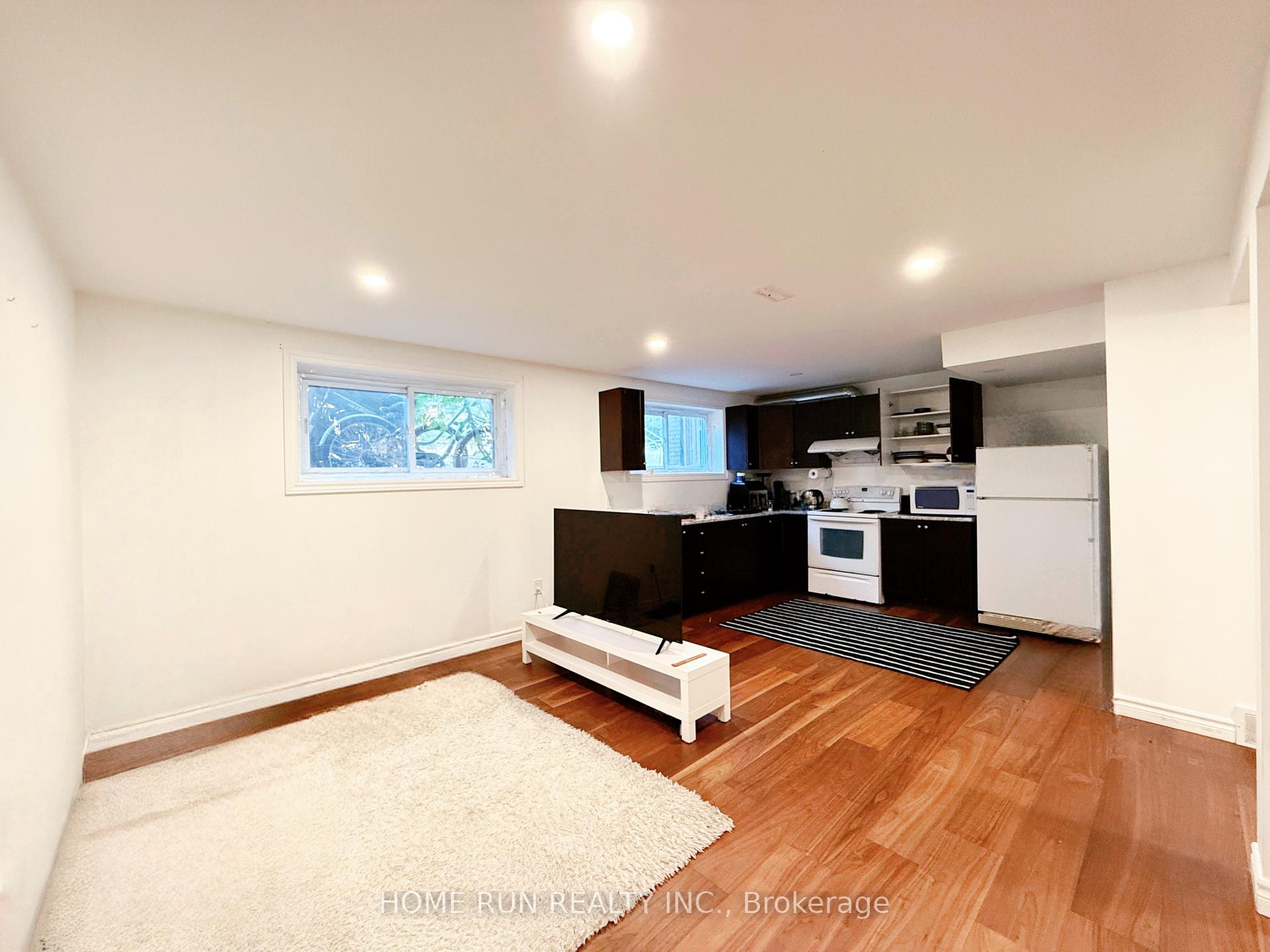 Photo 3 of Unit Unit B, 90 Macfarlane Road, Ottawa, Pineglen/Country Place — HOMEH