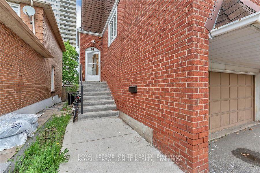 Photo 2 of 98 Sheldrake Court, Brampton, Brampton South — HOMEH