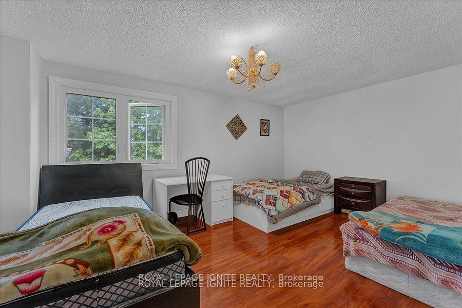 Photo 4 of 98 Sheldrake Court, Brampton, Brampton South — HOMEH