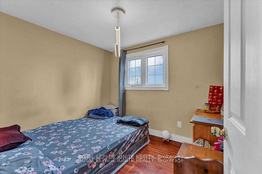 Photo 5 of 98 Sheldrake Court, Brampton, Brampton South — HOMEH