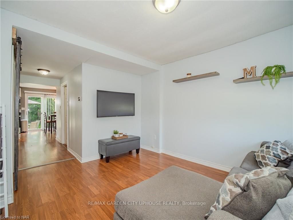 Photo 2 of 70 Chetwood Street, St. Catharines, Western Hill — HOMEH