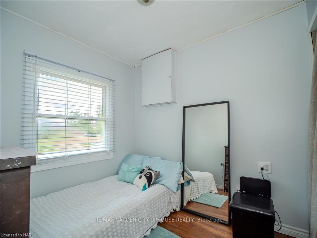 Photo 4 of 70 Chetwood Street, St. Catharines, Western Hill — HOMEH