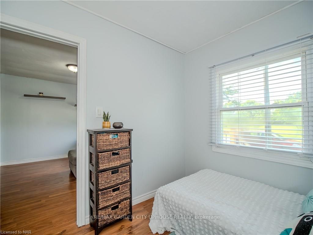 Photo 5 of 70 Chetwood Street, St. Catharines, Western Hill — HOMEH