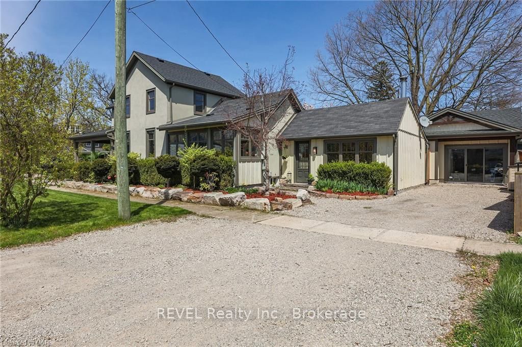 Photo 4 of 101 Main Street, St. Catharines, Port Dalhousie — HOMEH