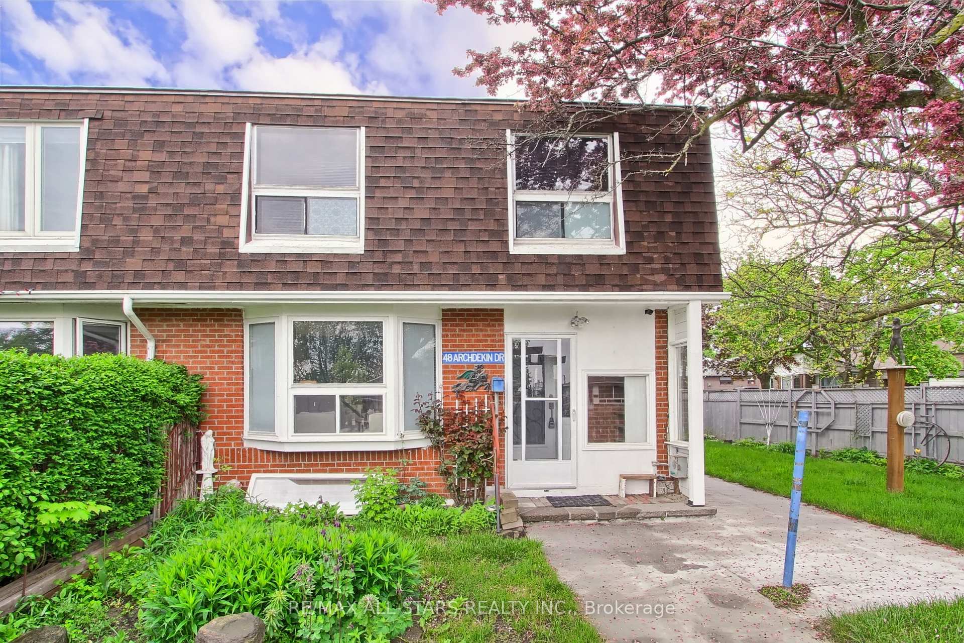 Photo 1 of 48 Archdekin Drive, Brampton, Madoc — HOMEH