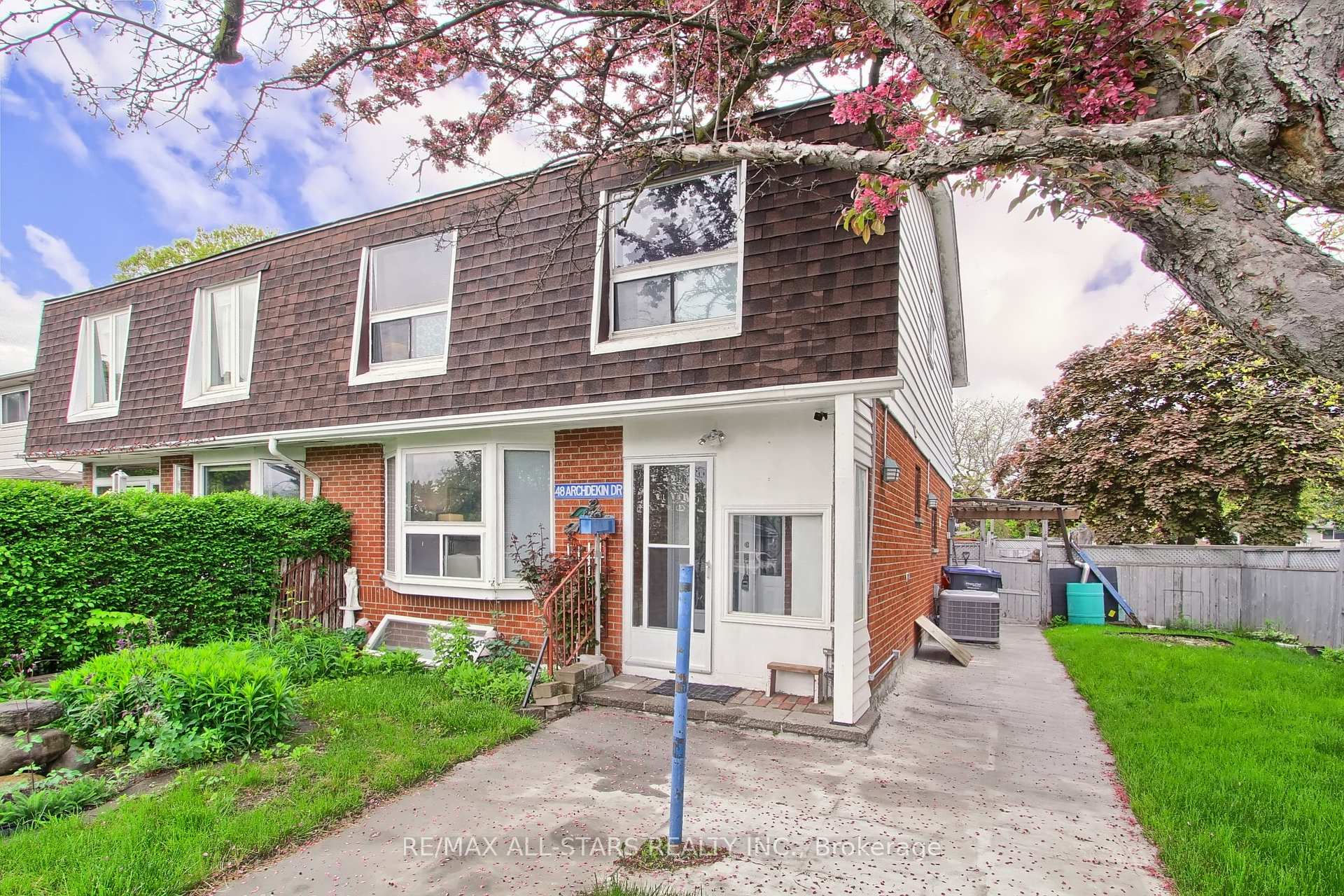 Photo 12 of 48 Archdekin Drive, Brampton, Madoc — HOMEH