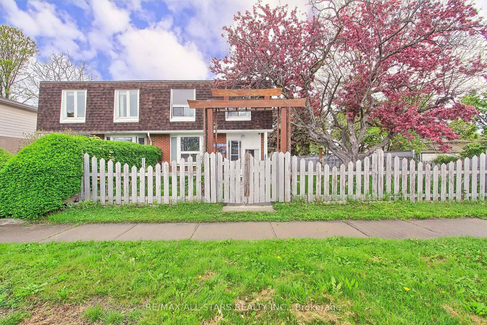 Photo 17 of 48 Archdekin Drive, Brampton, Madoc — HOMEH