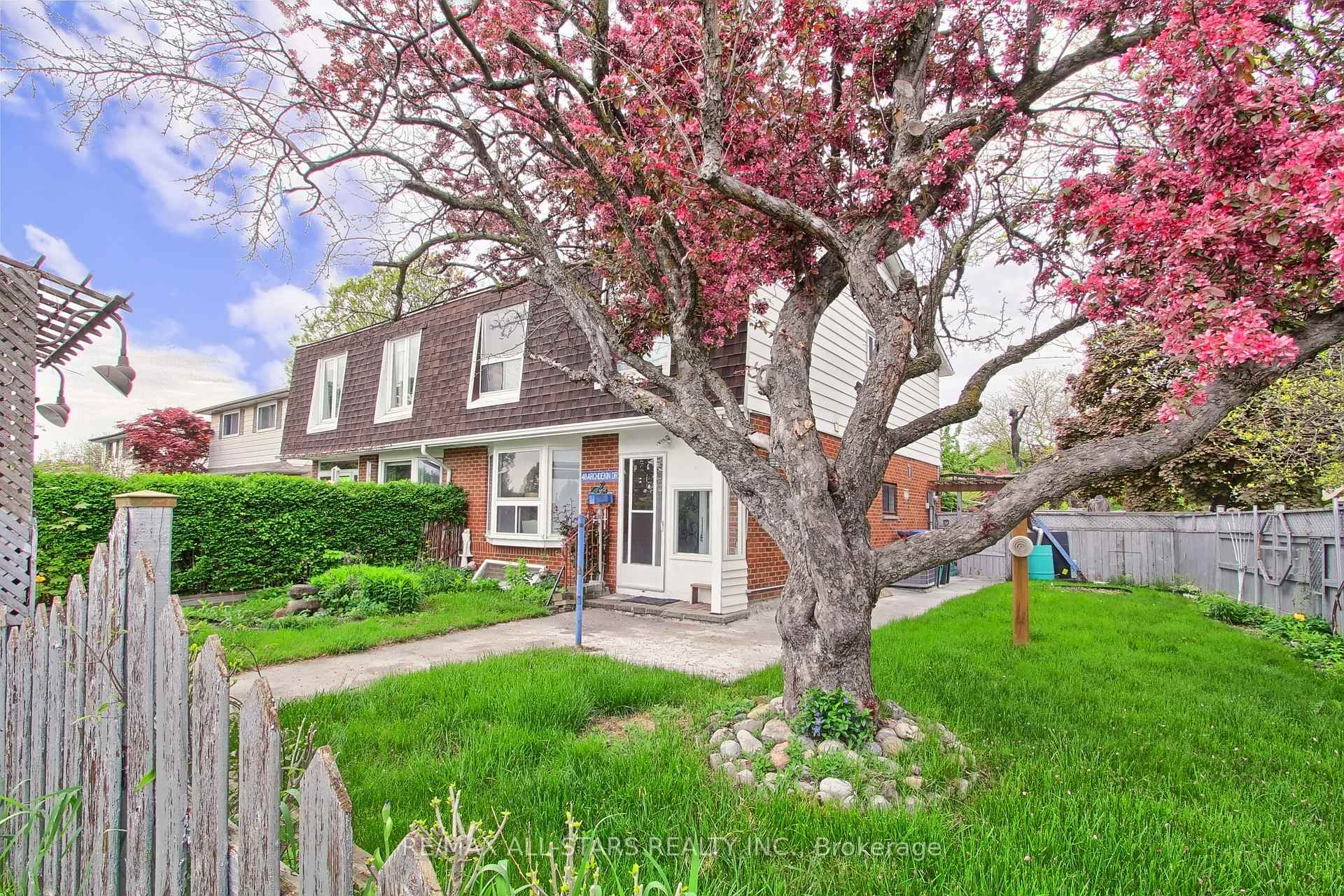 Photo 40 of 48 Archdekin Drive, Brampton, Madoc — HOMEH
