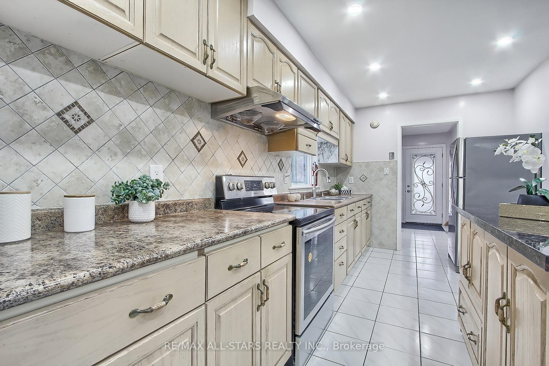 Photo 6 of 48 Archdekin Drive, Brampton, Madoc — HOMEH