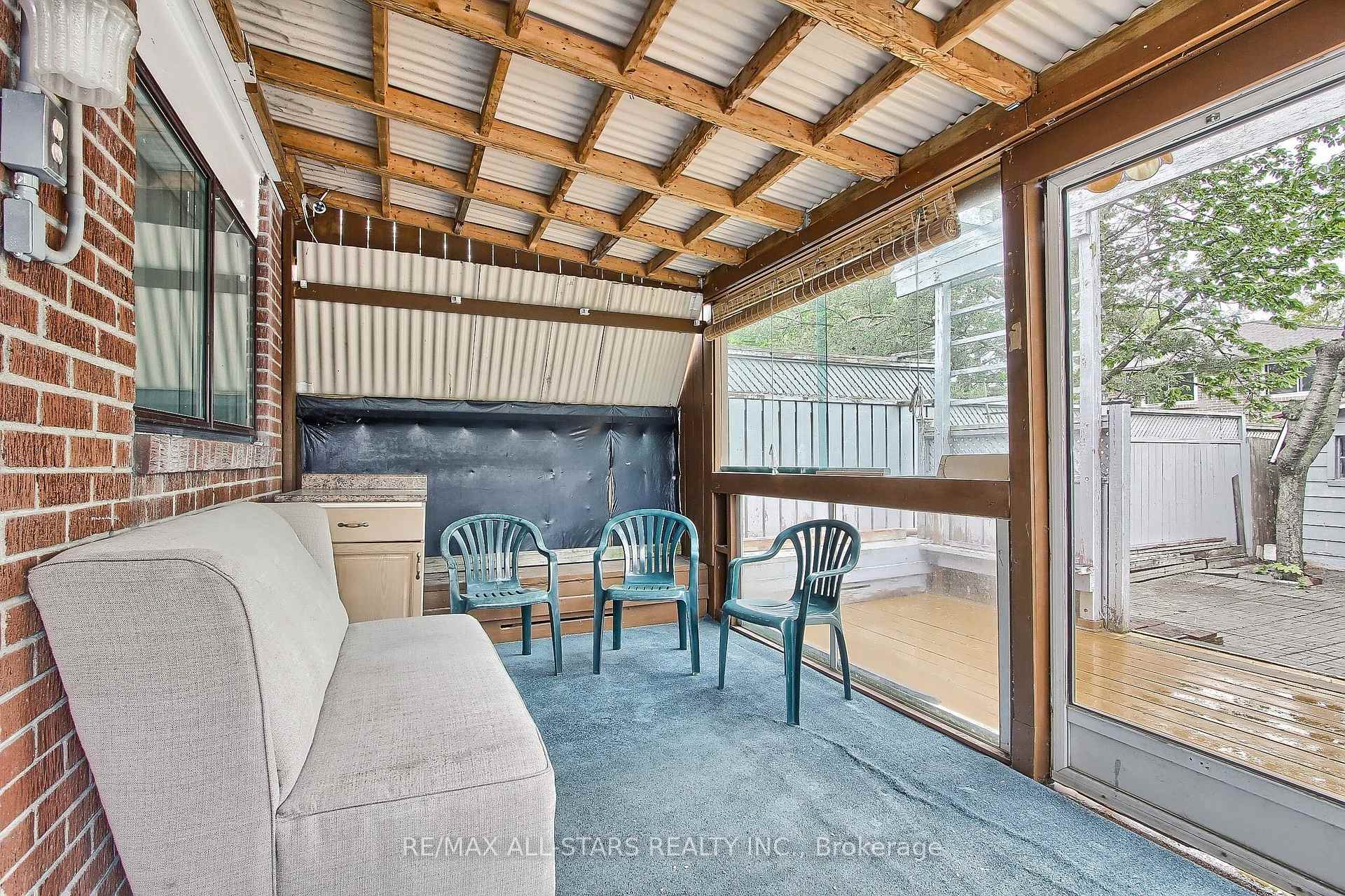 Photo 32 of 48 Archdekin Drive, Brampton, Madoc — HOMEH