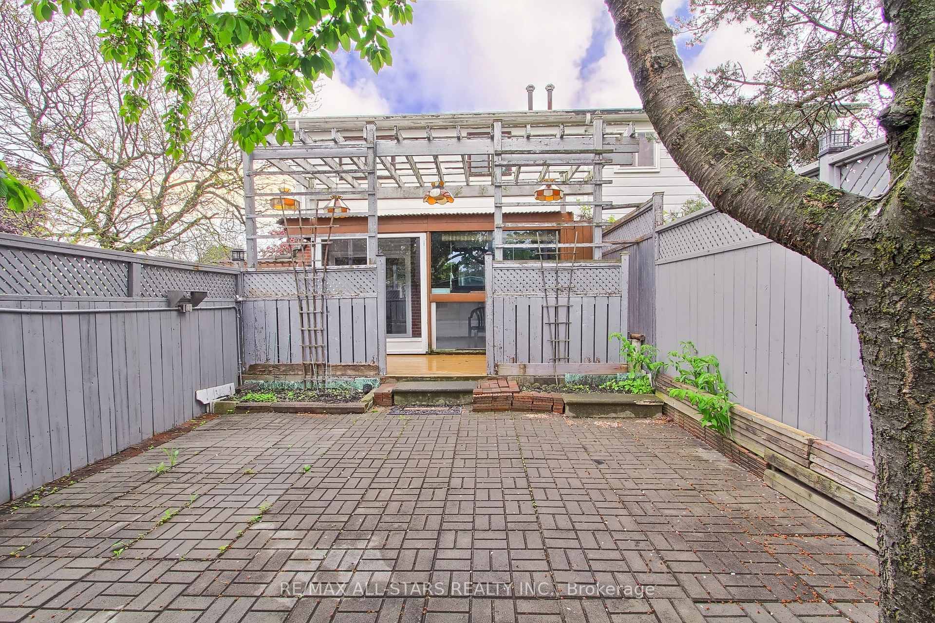 Photo 28 of 48 Archdekin Drive, Brampton, Madoc — HOMEH