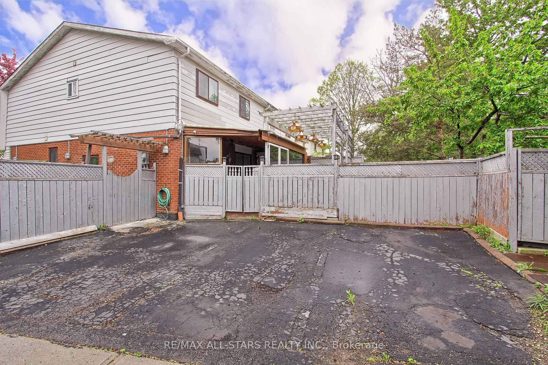 Photo 30 of 48 Archdekin Drive, Brampton, Madoc — HOMEH