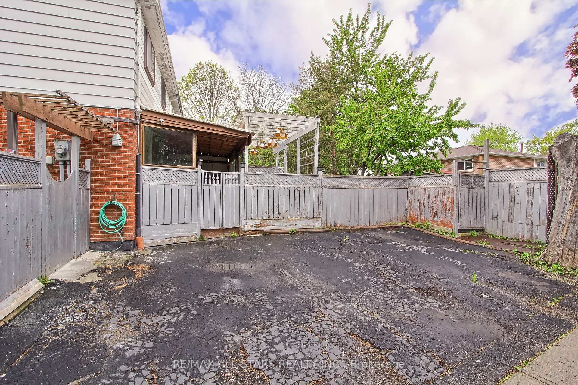 Photo 33 of 48 Archdekin Drive, Brampton, Madoc — HOMEH