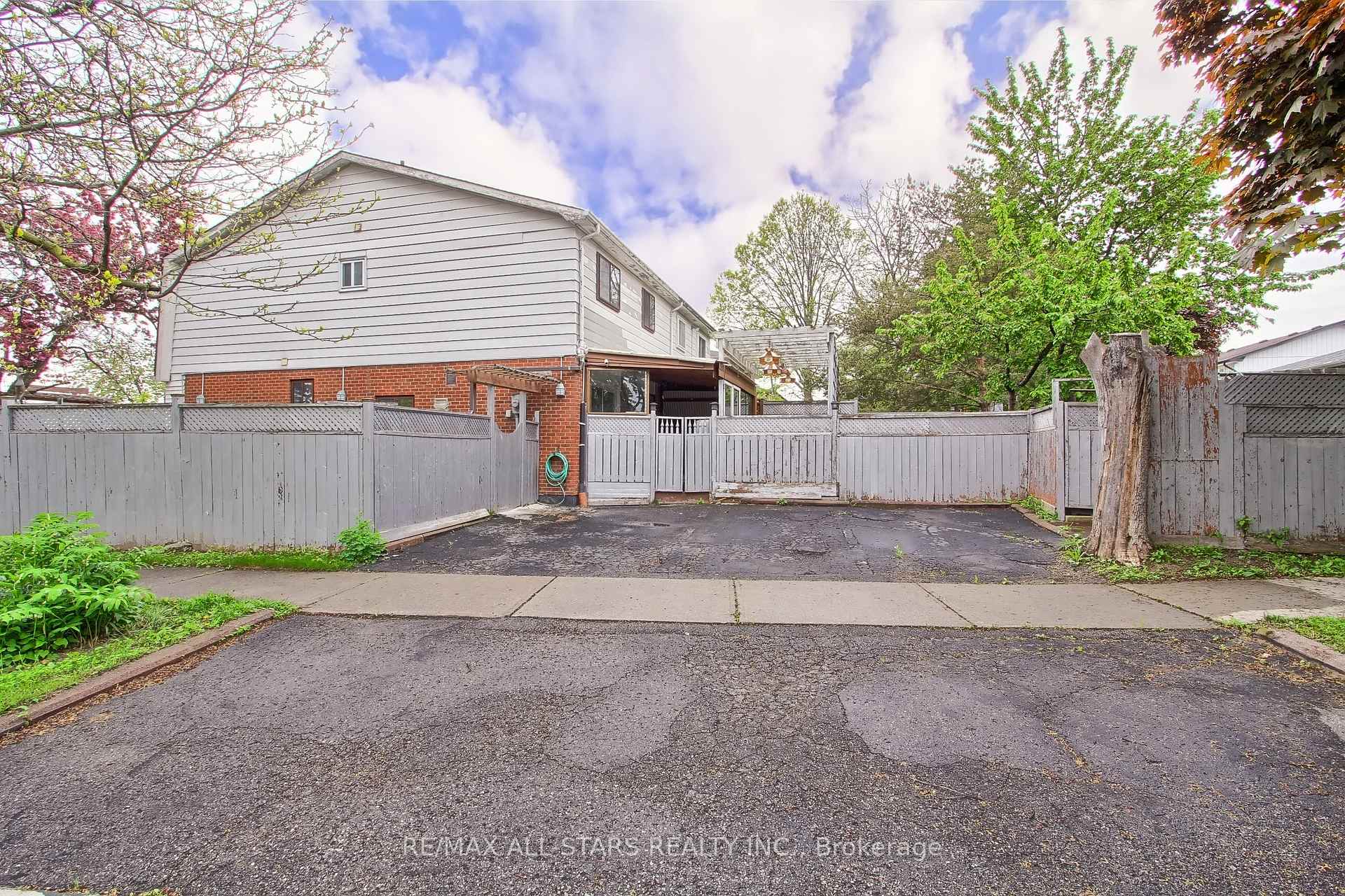 Photo 38 of 48 Archdekin Drive, Brampton, Madoc — HOMEH