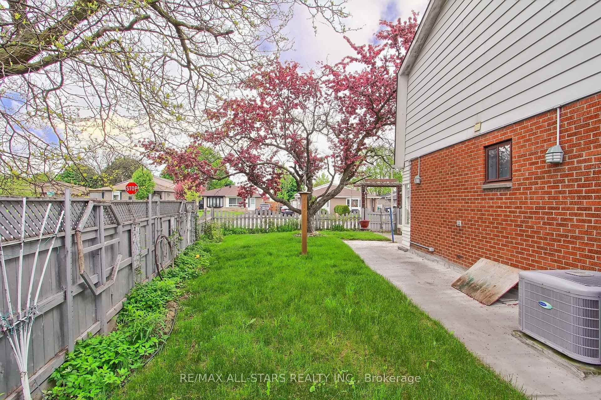 Photo 36 of 48 Archdekin Drive, Brampton, Madoc — HOMEH