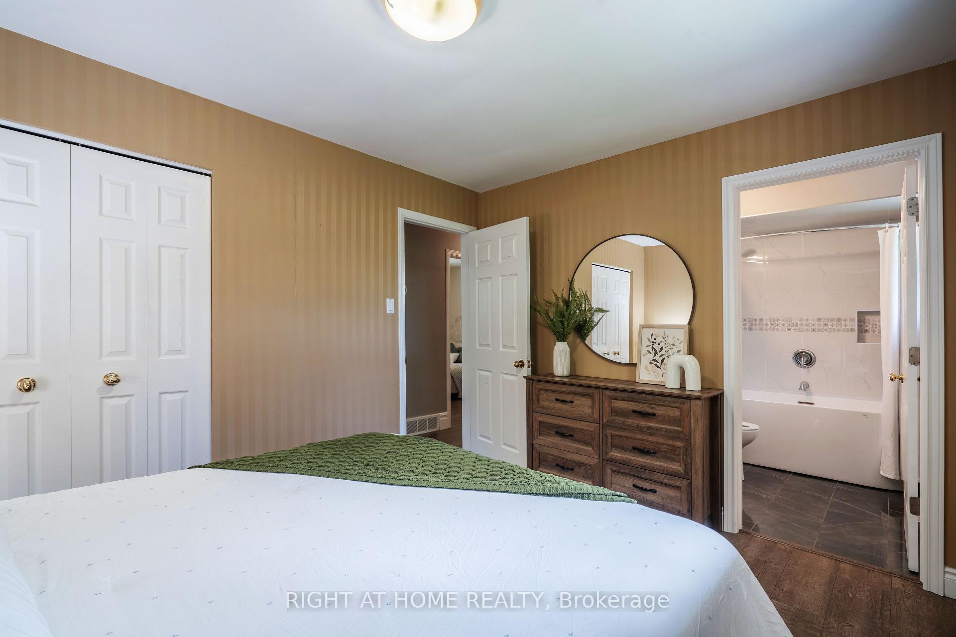 Photo 2 of 470 John Frederick Drive, Hamilton, Meadowlands — HOMEH