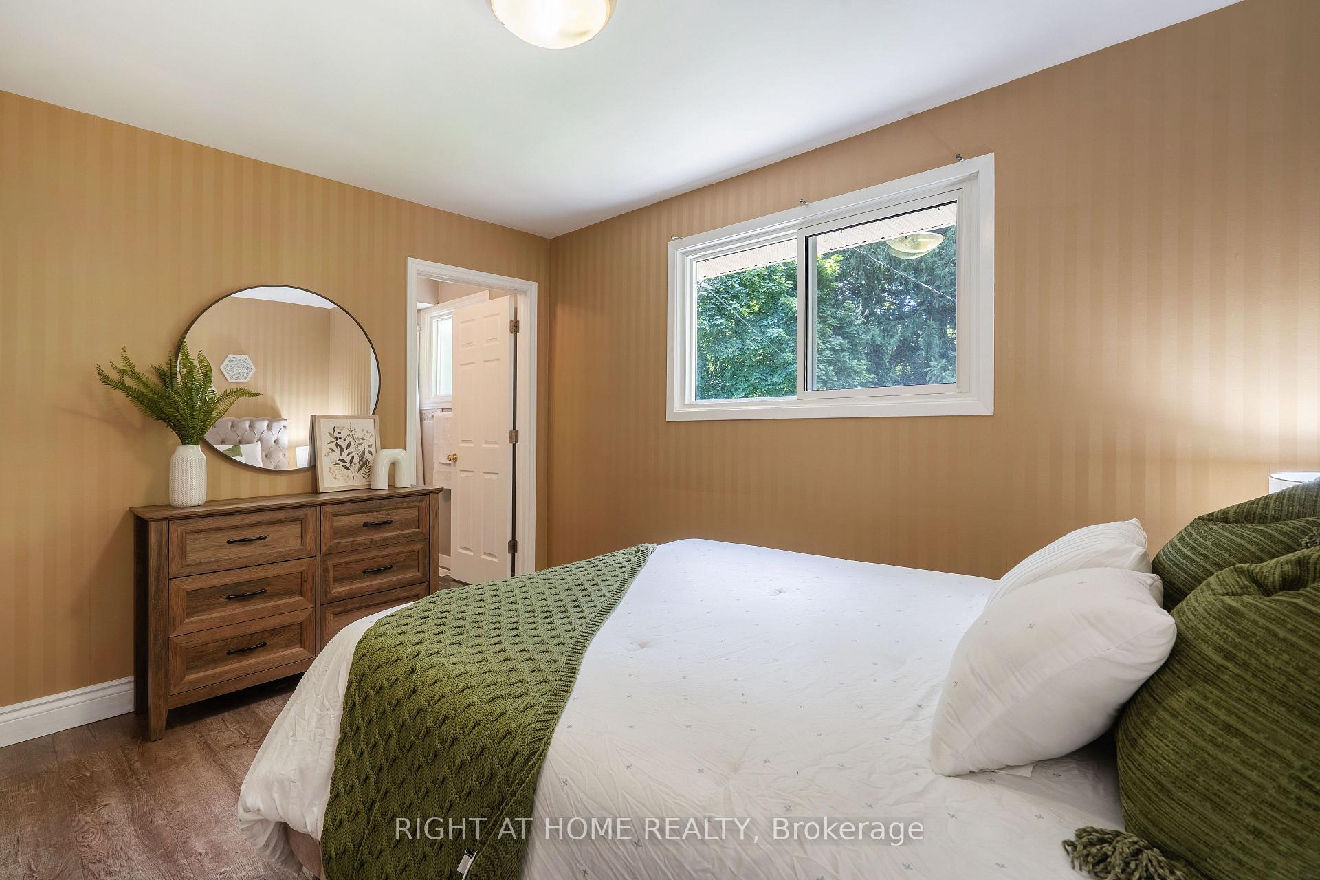 Photo 4 of 470 John Frederick Drive, Hamilton, Meadowlands — HOMEH