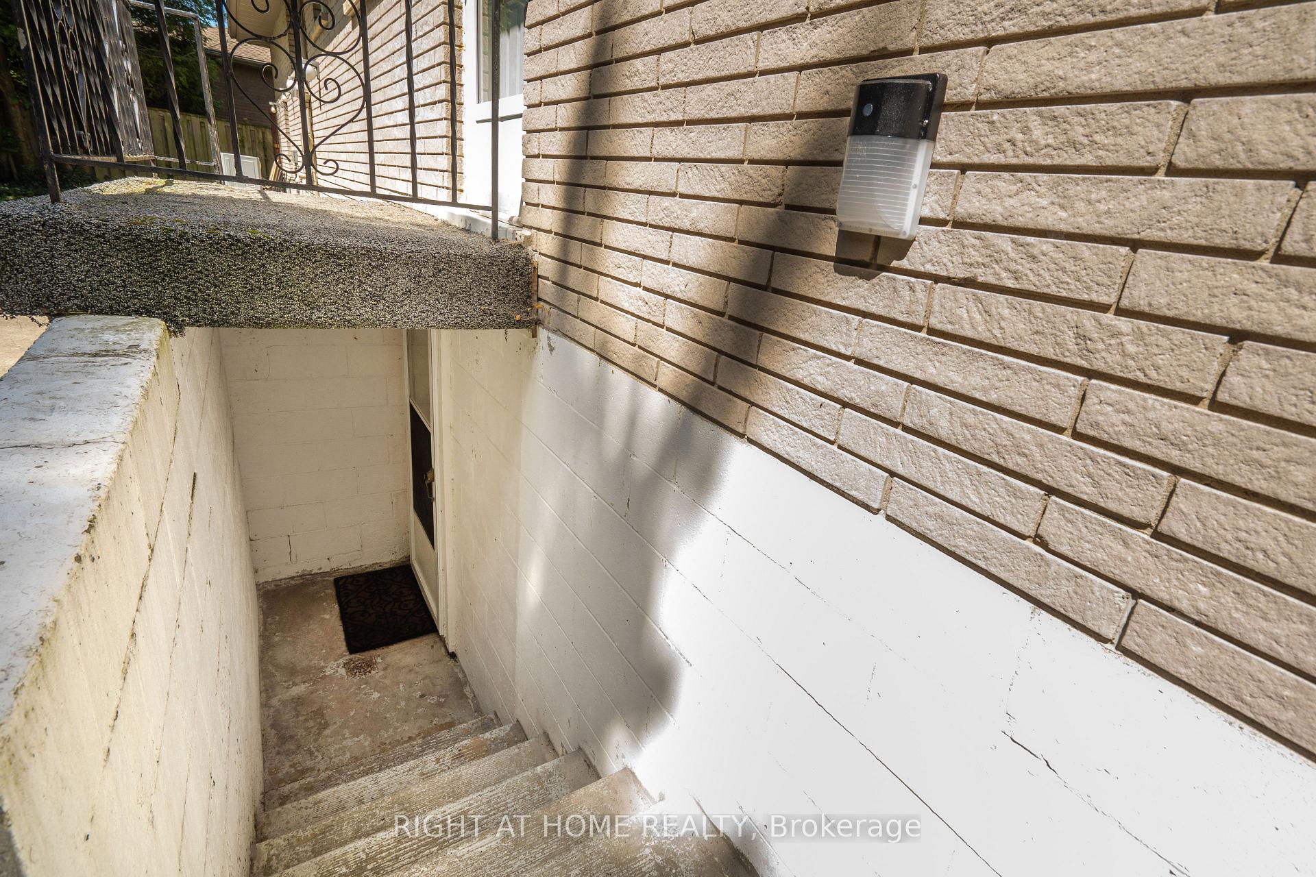 Photo 5 of 470 John Frederick Drive, Hamilton, Meadowlands — HOMEH