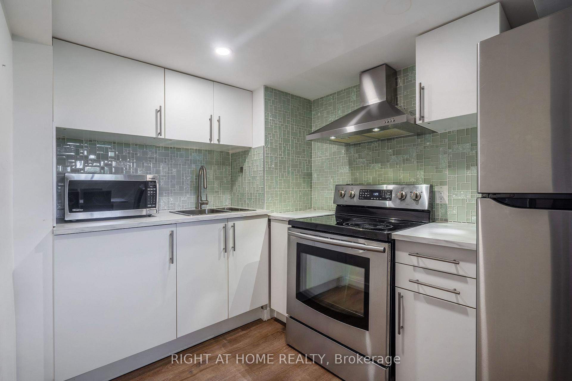 Photo 6 of 470 John Frederick Drive, Hamilton, Meadowlands — HOMEH