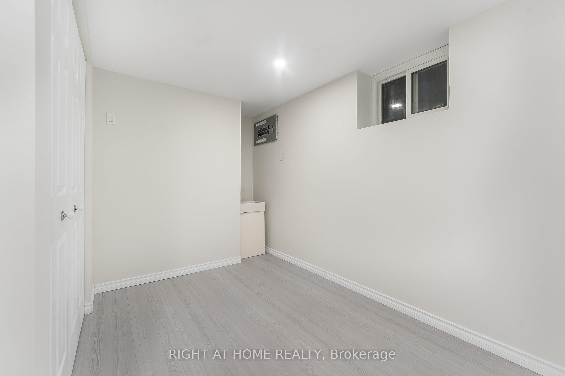 Photo 10 of 470 John Frederick Drive, Hamilton, Meadowlands — HOMEH