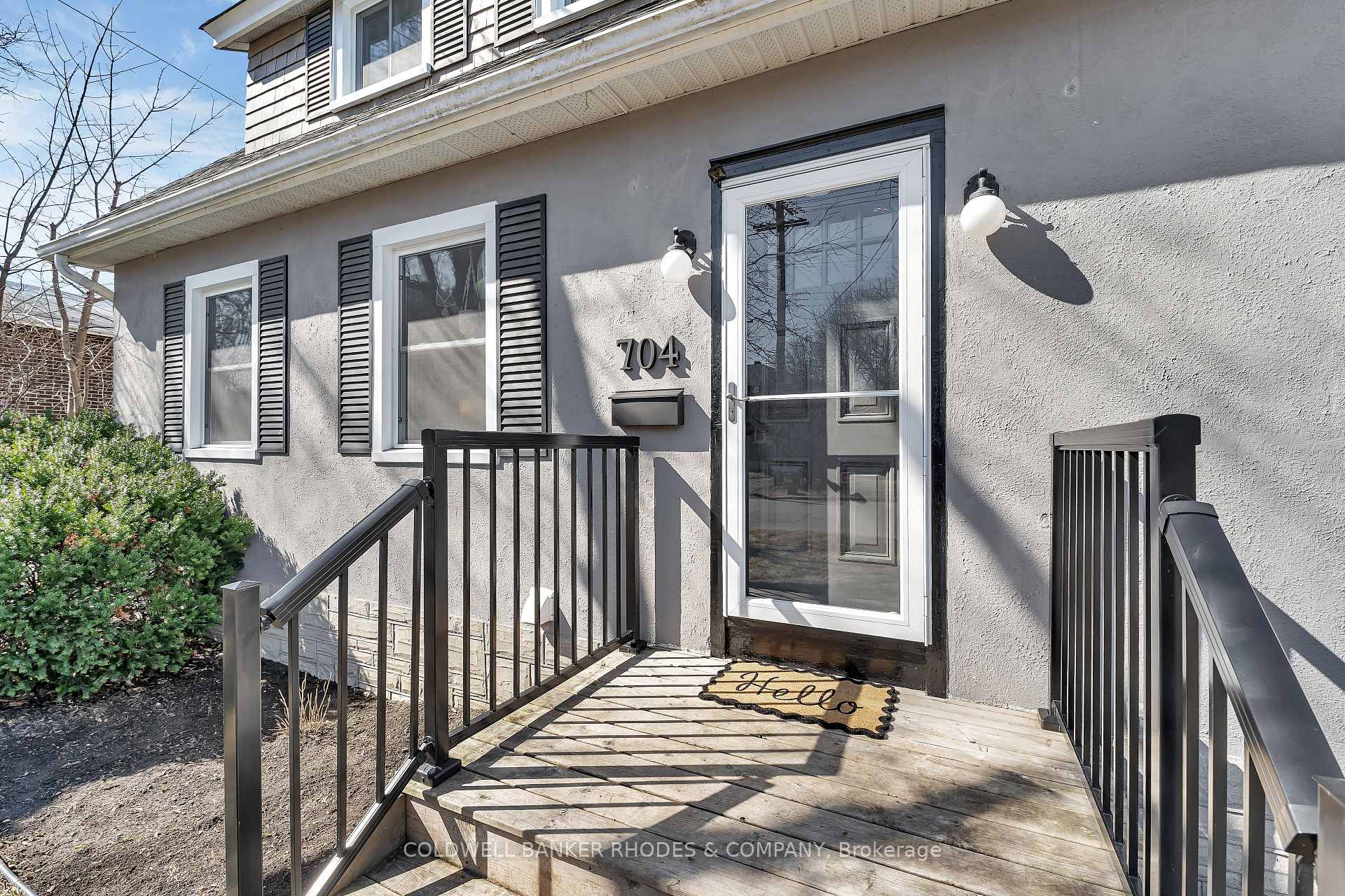 Photo 2 of 704 Roosevelt Avenue, Ottawa, Laurentianview — HOMEH