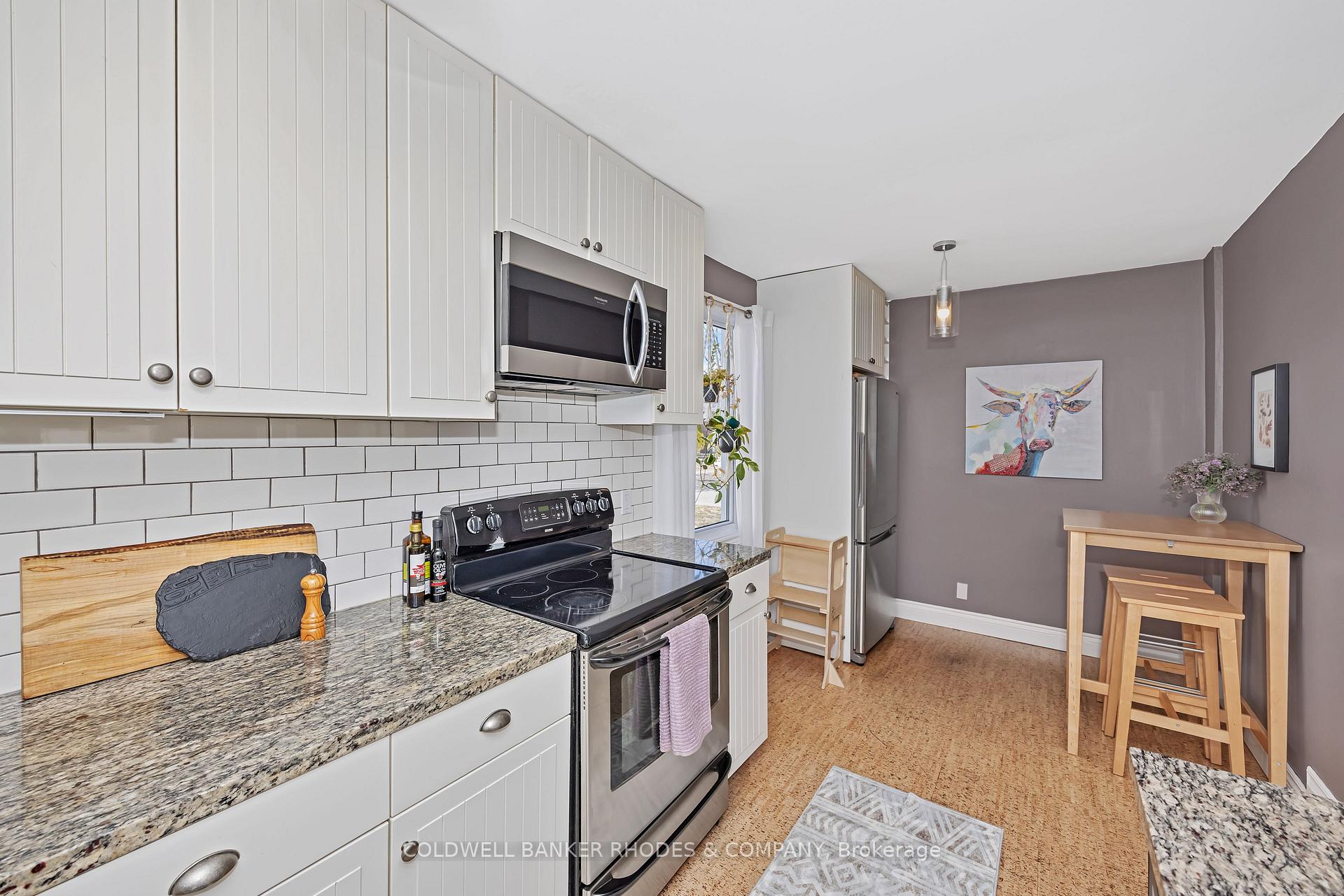 Photo 10 of 704 Roosevelt Avenue, Ottawa, Laurentianview — HOMEH