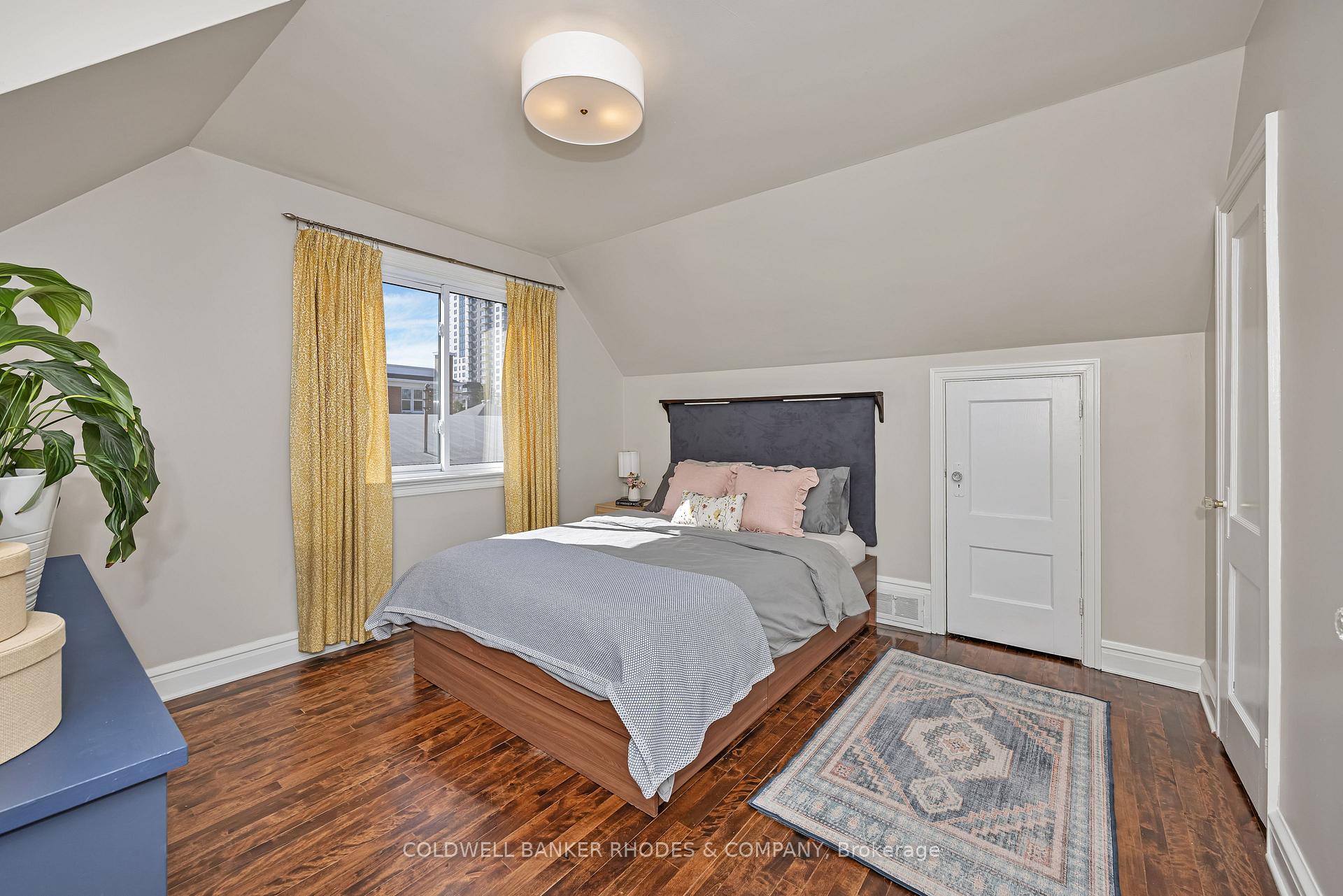 Photo 17 of 704 Roosevelt Avenue, Ottawa, Laurentianview — HOMEH