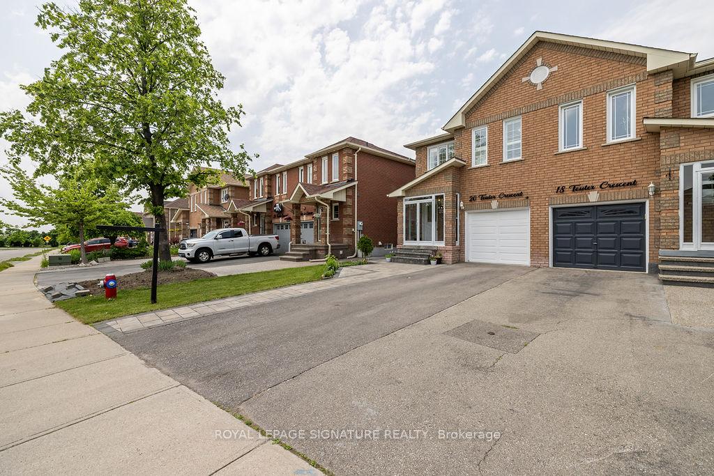 Photo 4 of 20 Tessler Crescent, Brampton, Brampton West — HOMEH