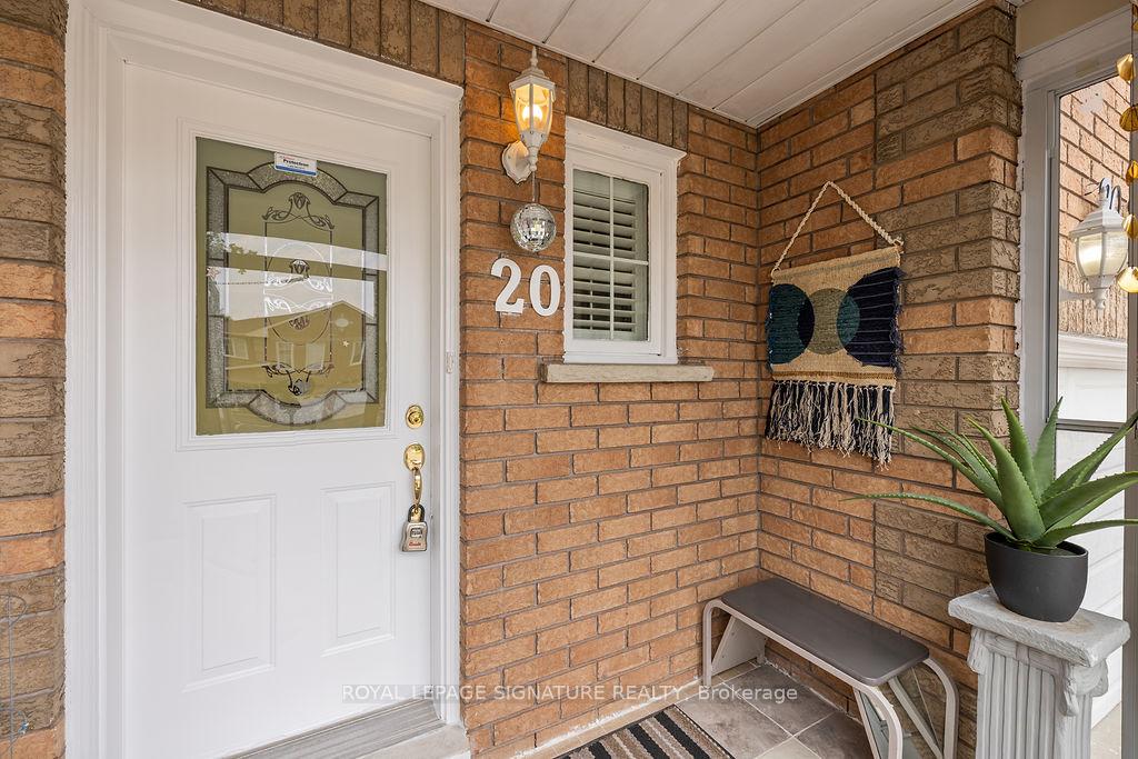Photo 8 of 20 Tessler Crescent, Brampton, Brampton West — HOMEH