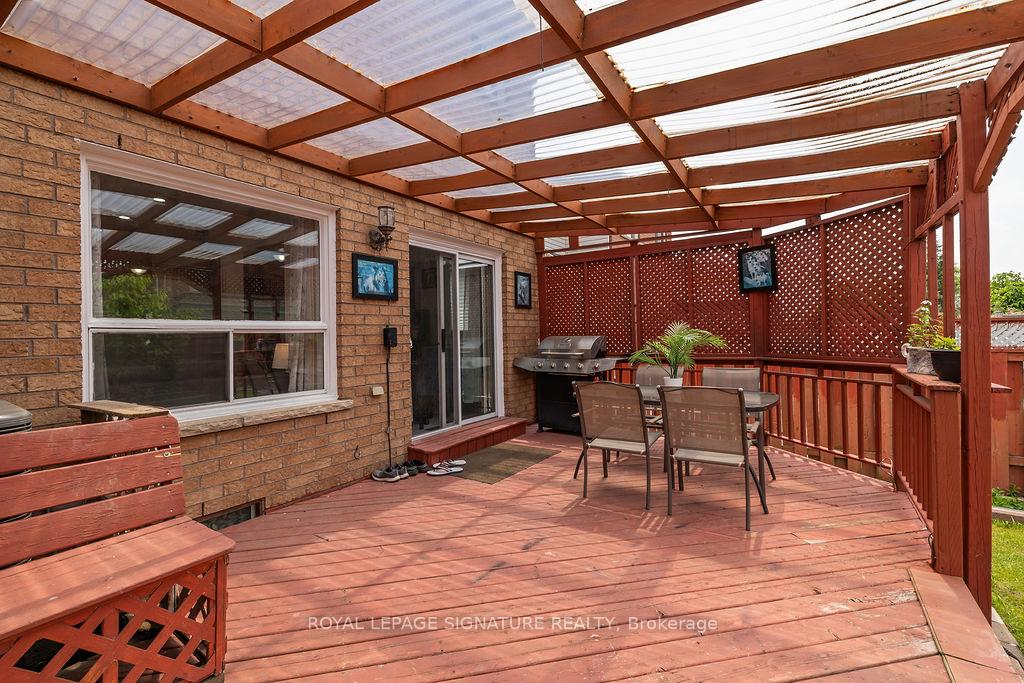 Photo 3 of 20 Tessler Crescent, Brampton, Brampton West — HOMEH